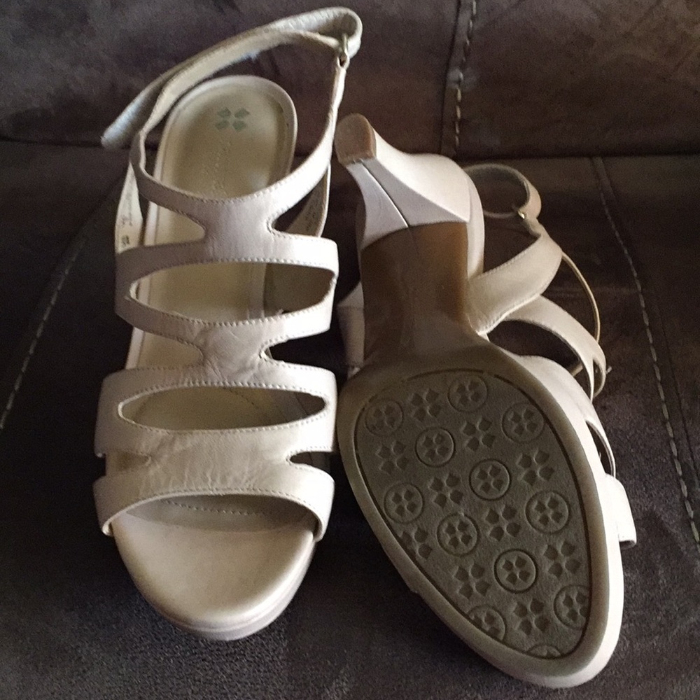 Woman's dress shoes, size 8